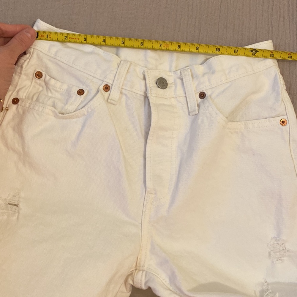 Levi's 501 Women White Straight Distressed Jeans. Size 26 - Picture 6 of 11